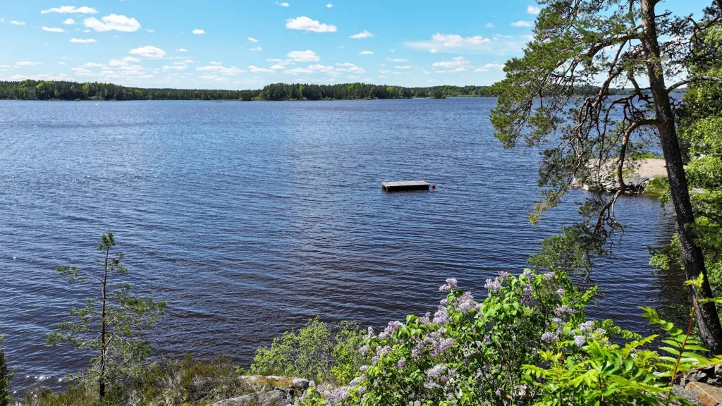 Jardin - Cottage with River View in Tärnsjö