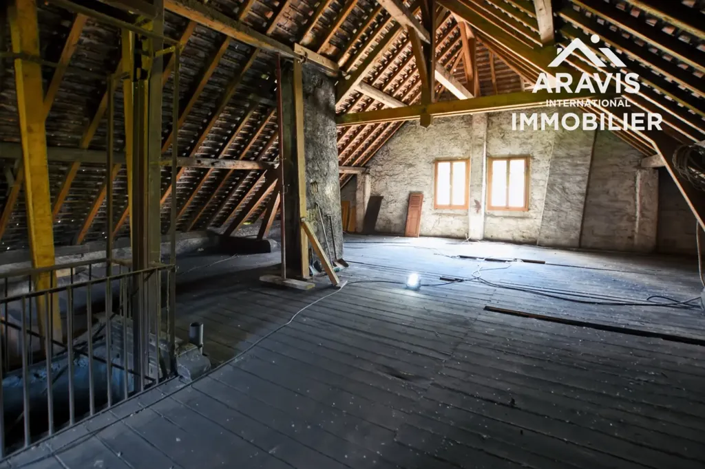 Pièces - Maison de Caractère avec Potentiel à Rénover
