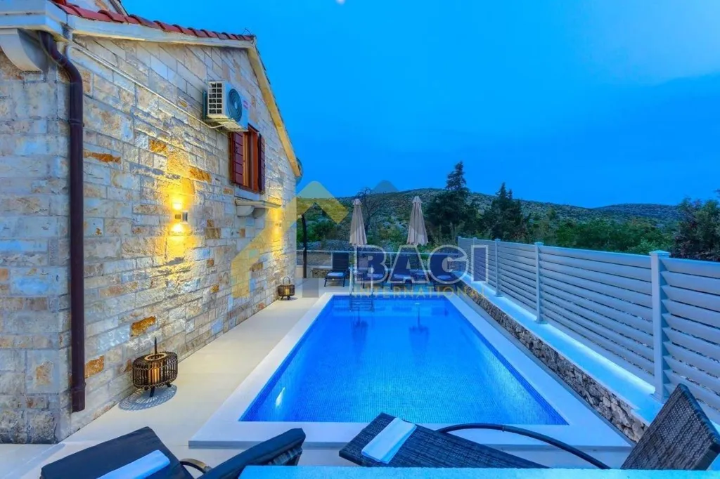 Piscina - Traditional Villa with Pool in Nerežišća