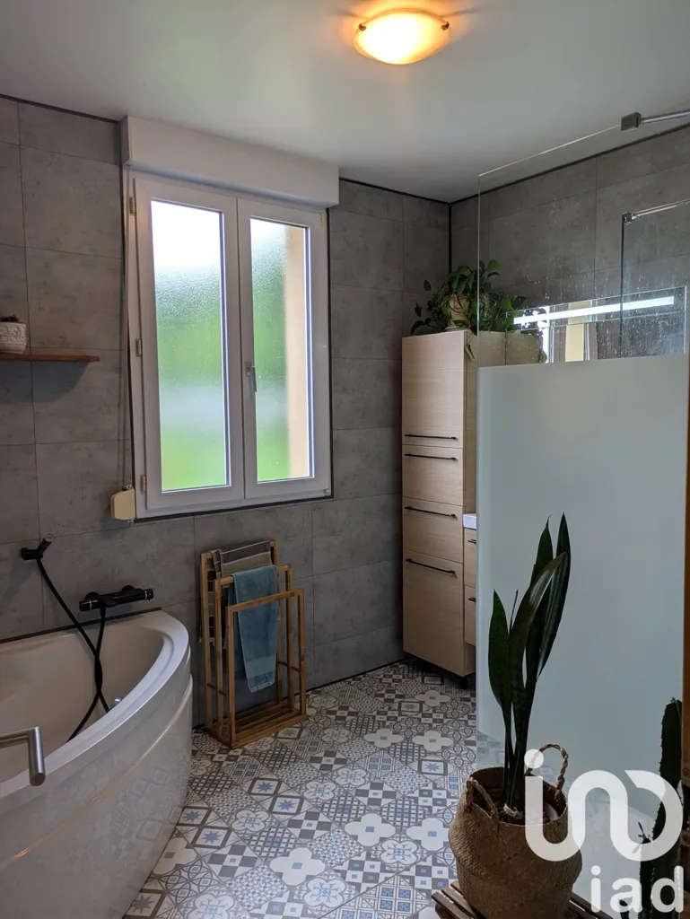 Salles de bain - Maison rénovée avec jardin en Périgord noir