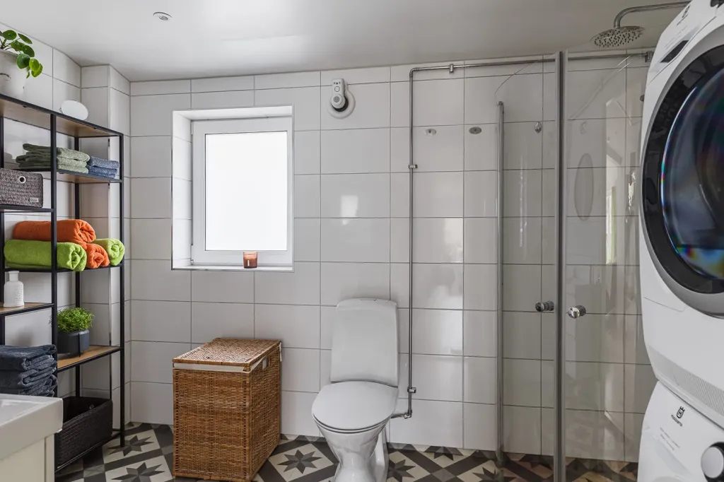 Salles de bain - Renovated House with Boat Access in Sandika