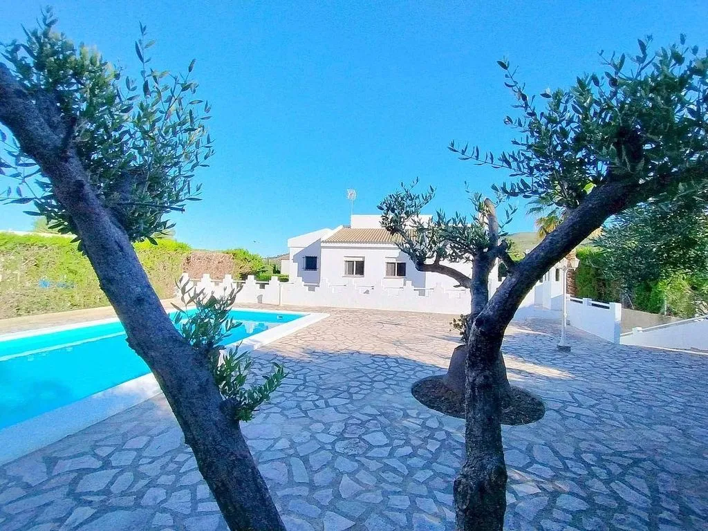 Piscine - Chalet with Pool and Terrace in Turís