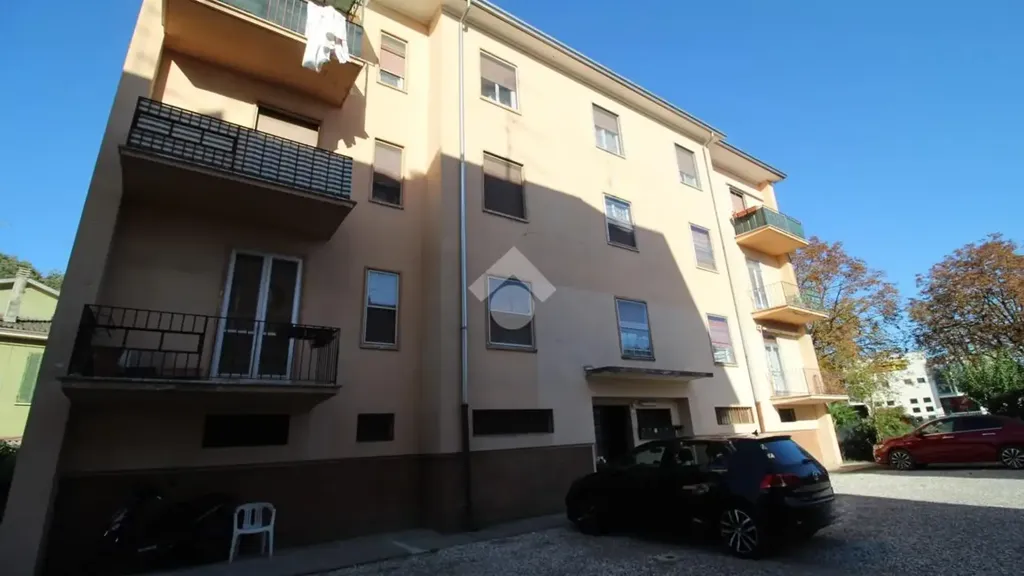 Esterno - Apartment with Balcony in Suzzara