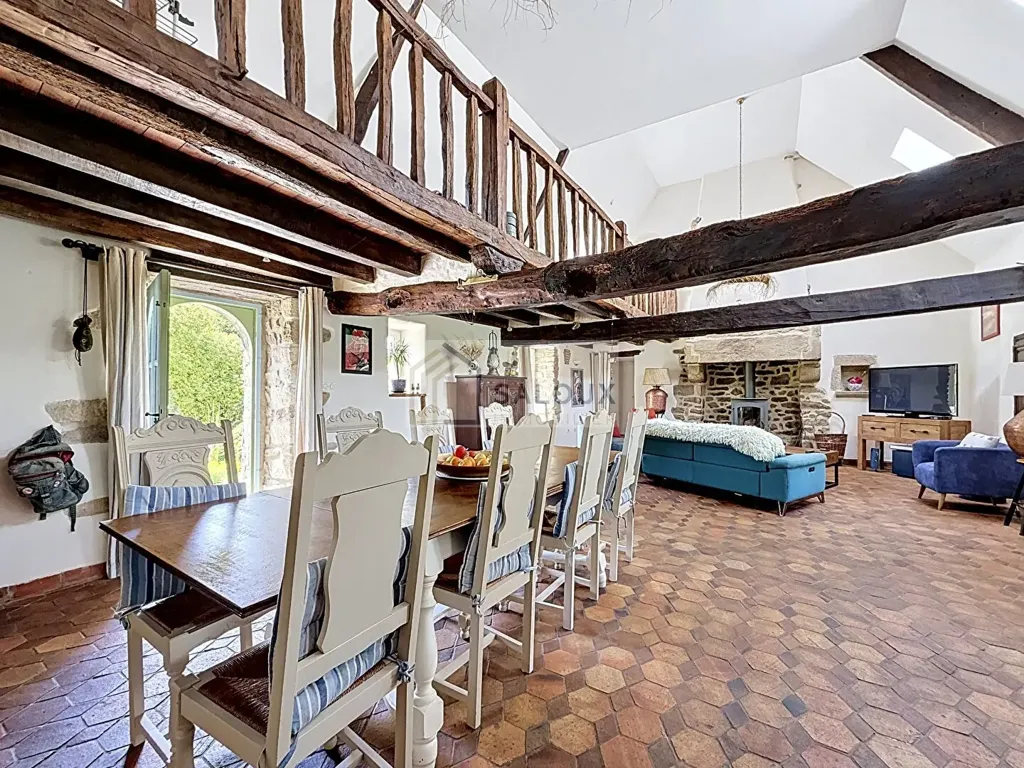 Salle à manger - Ancienne Chaumière avec Jardin dans un Hameau d'Ambon
