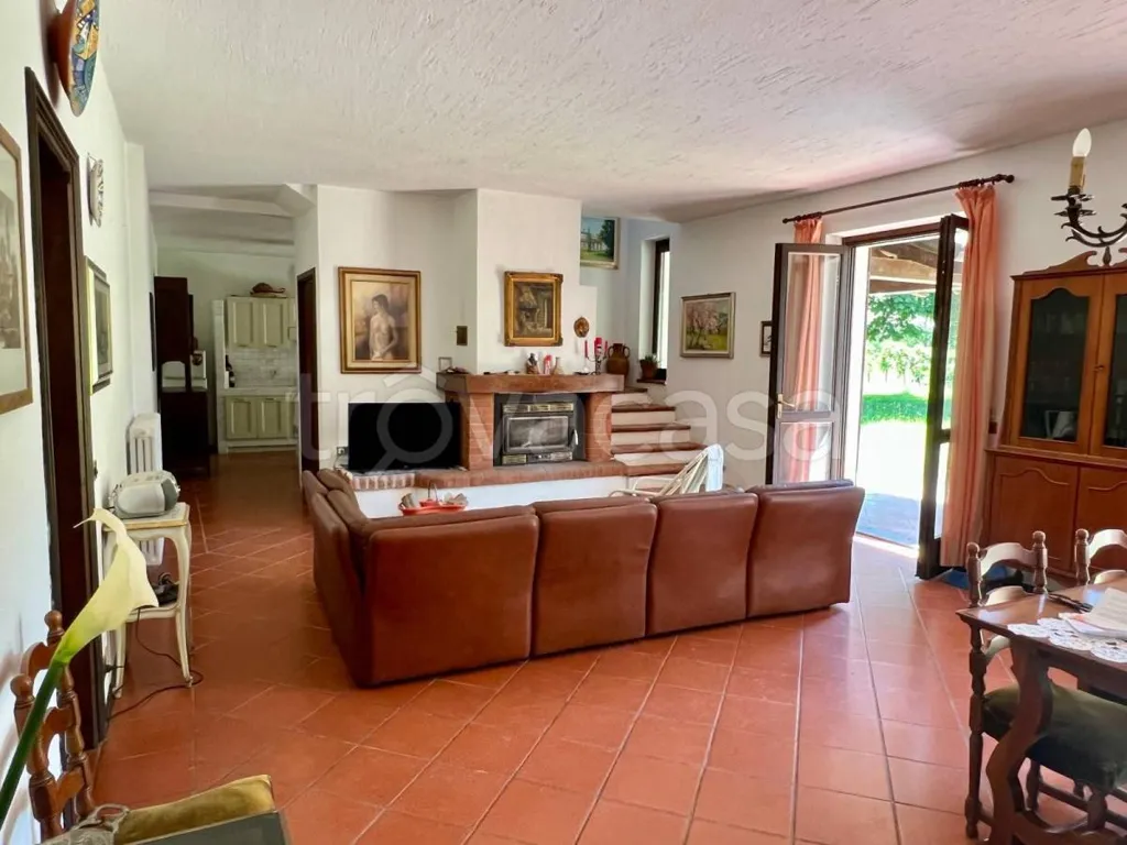 Séjour - Villa with Private Garden in Sommariva Perno