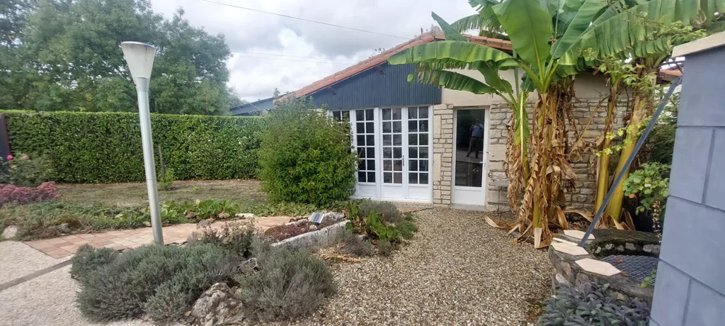 Aed - Detached House with Garden in Sansais