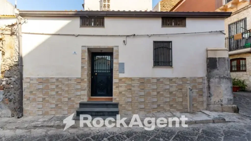 Välivaade - Independent Studio with Historic View in Catania