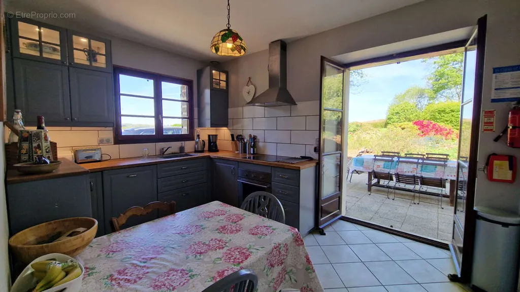 Köök - Charming Farmhouse with Garden in Évriguet