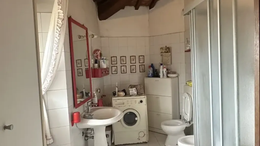 Salles de bain - 5-Room Apartment in Pontassieve Centre