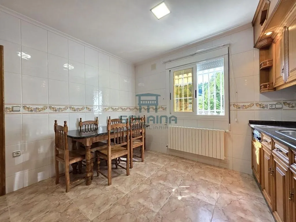 Cuisine - Chalet with Terraces in Merca, A Coruña