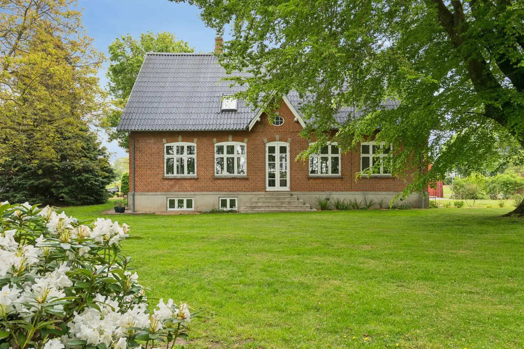 Aed - Classic Farmhouse with Stable in Kosterslev