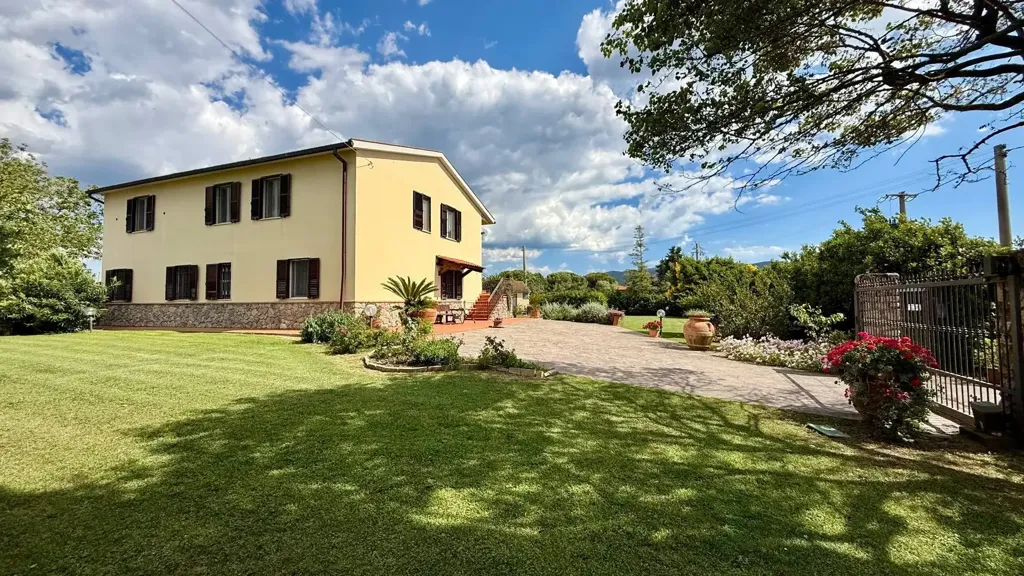 Aed - Rustic Casale with Olive Grove near Orbetello