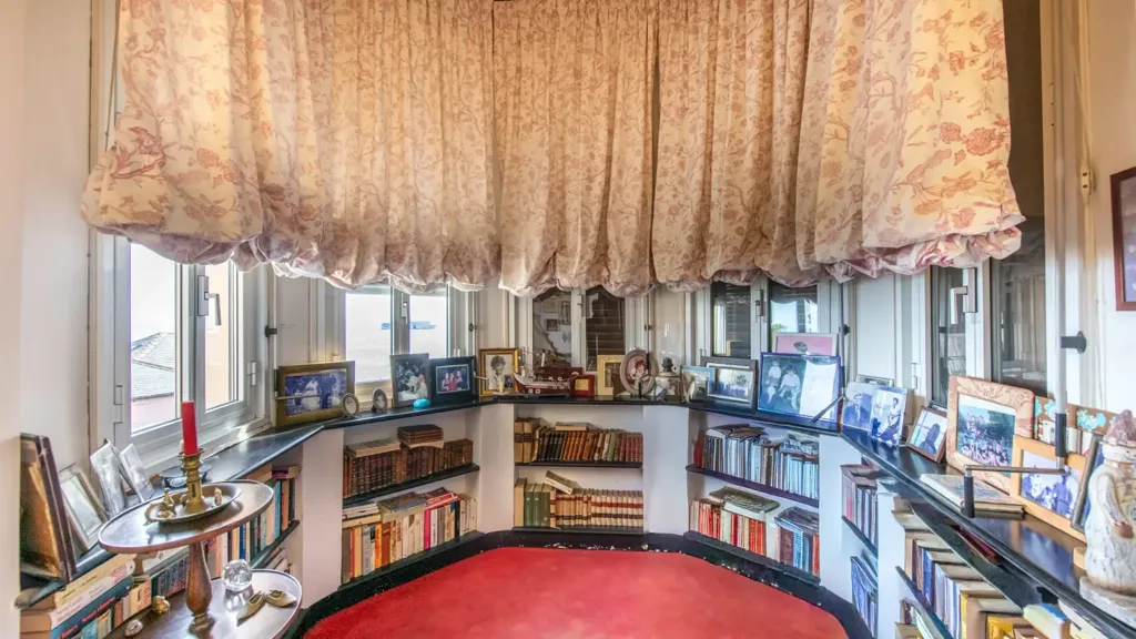 Bureau - Apartment with Sea View in Albaro, Genoa