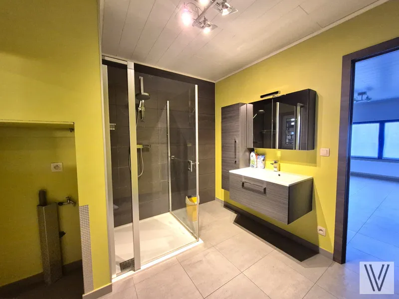 Salles de bain - Magasin Central à Izegem avec Appartement