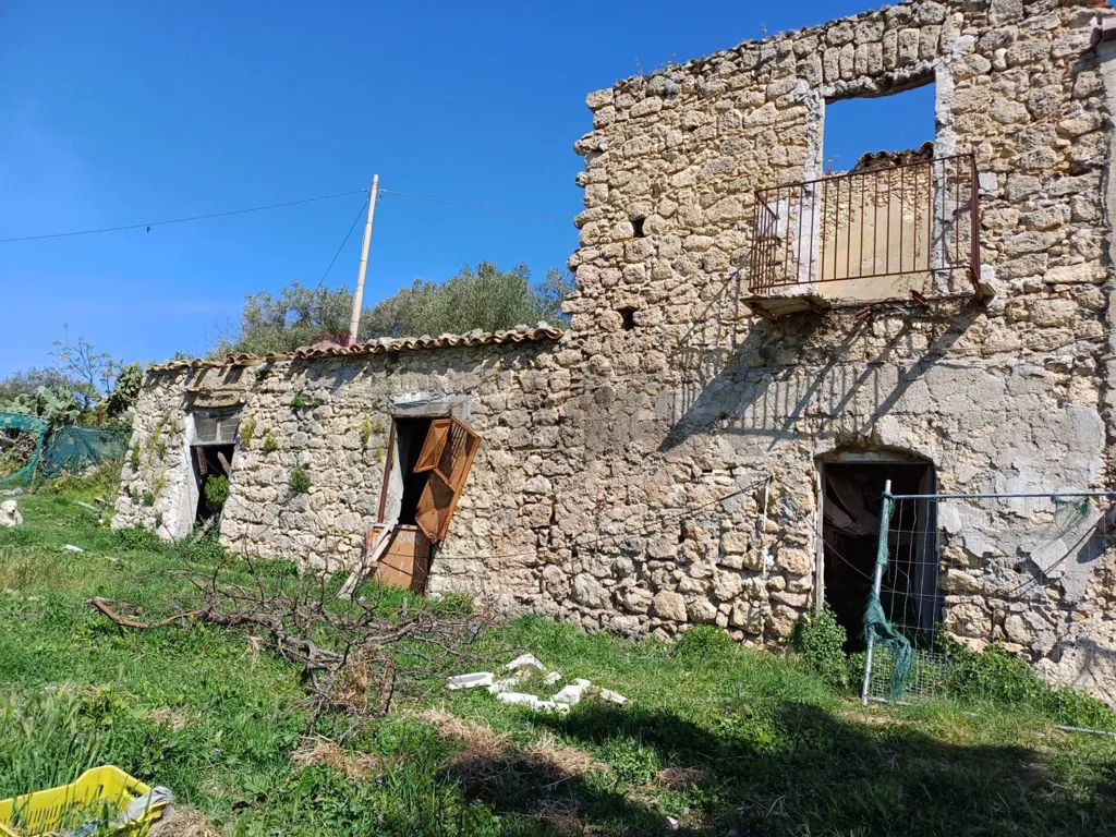 Exterior - Rustic Ruin with Panoramic View in Favara
