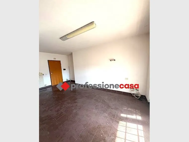 Stanze - Appartamento con doppia esposizione e terrazzo a Pomezia