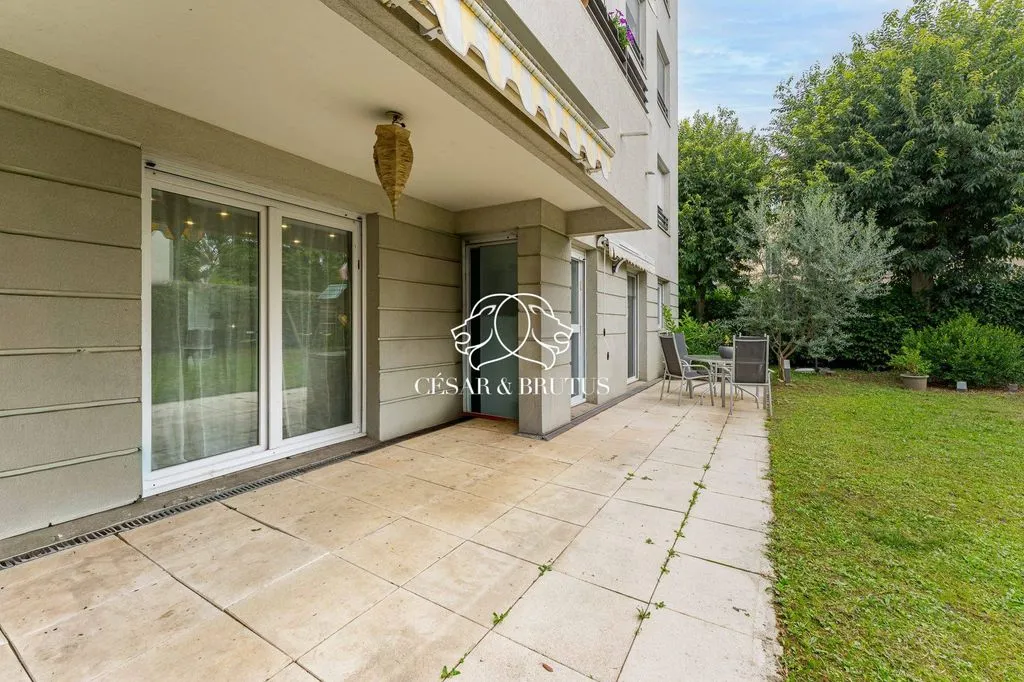 Terrass - Luxury Apartment with Private Garden in Villeurbanne