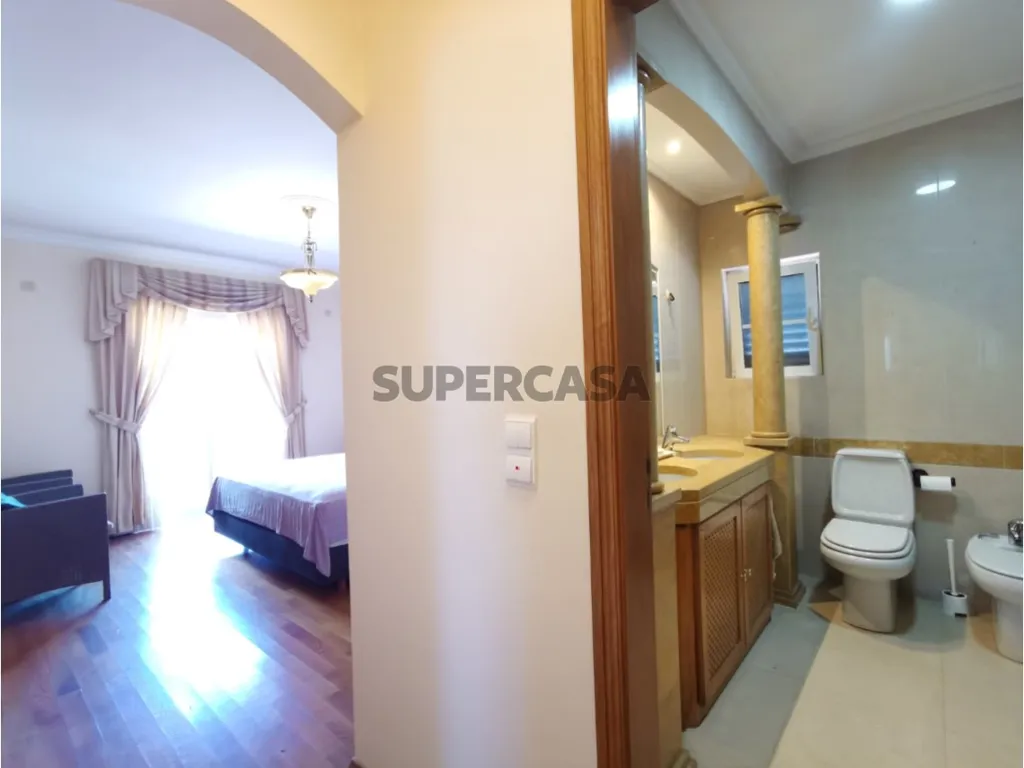 Vannitoad - Five-Bedroom House with Pool in Cascais