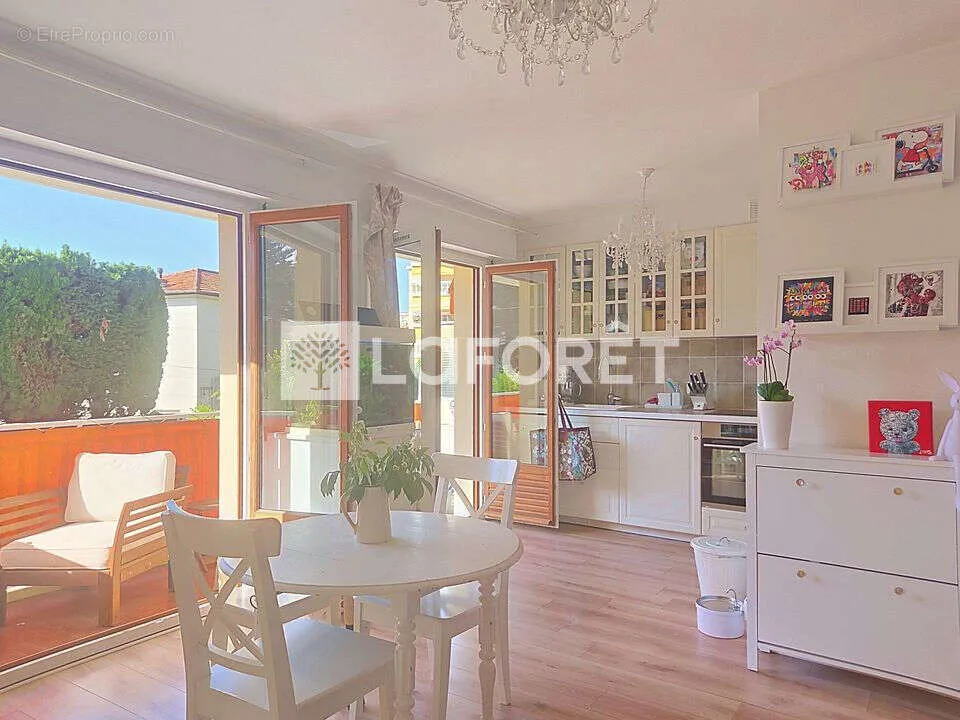 Dining Room - Bright 2-Bedroom Apartment in Nice's Évêché