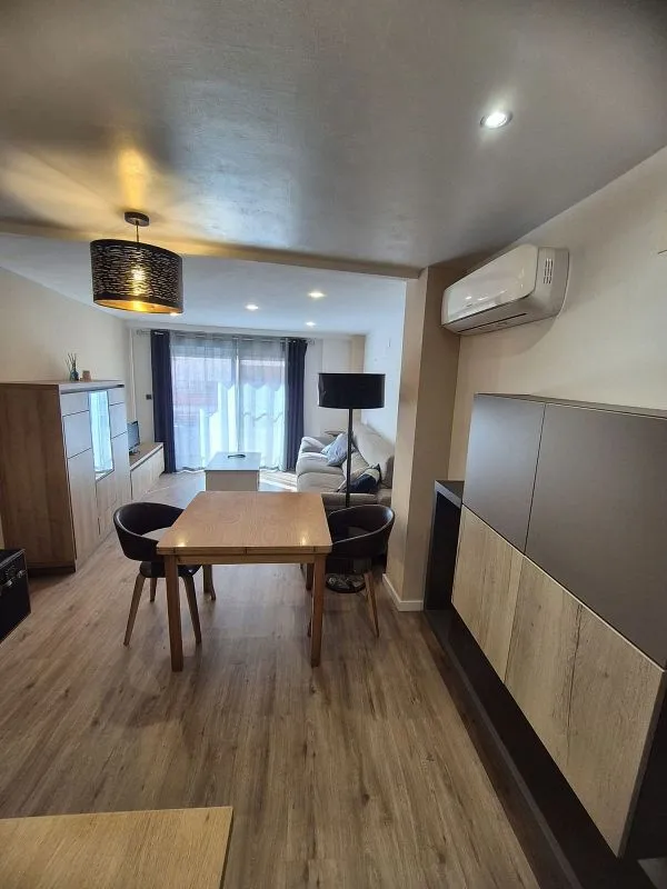Sala da pranzo - 2-Bedroom Flat with Balcony in Orriols