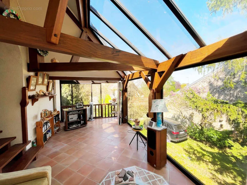 Terrass - Charming Two-Home Property with Garden in Sens