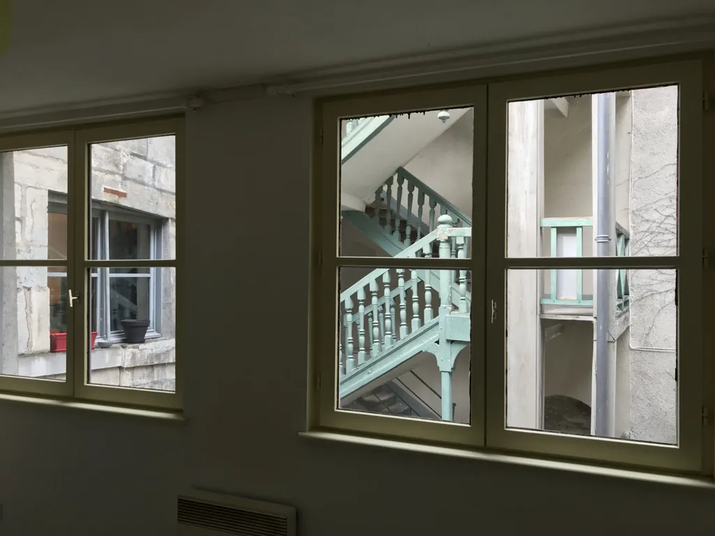 Pièces - Studio Meublé avec Cour Intérieure à Besançon