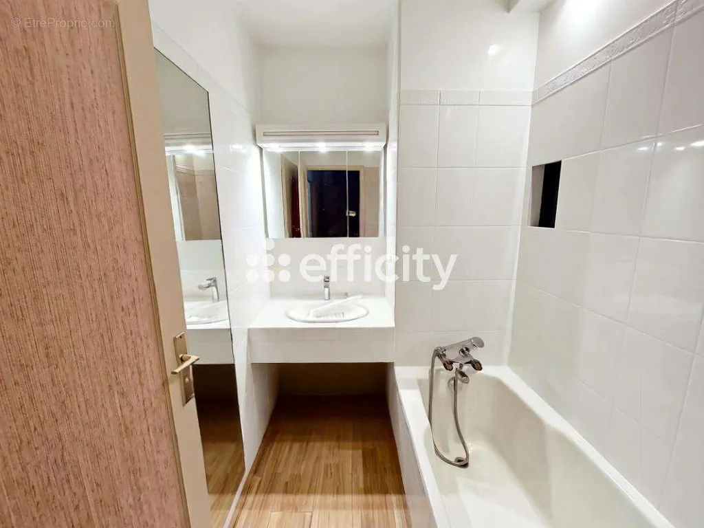 Vannitoad - Apartment with Balcony and Terrace in Eaubonne