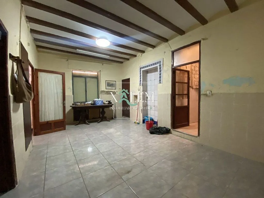 Esik - Significant House with Terrace in Vila-real