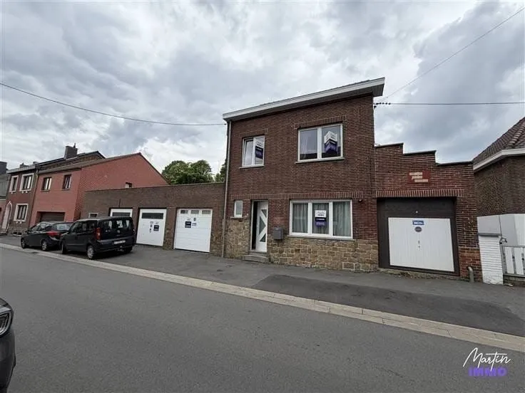 Esterno - 3-Garage Plot in Quiet Street