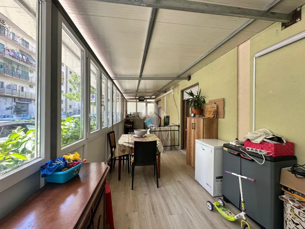 Terrass - Three-Bedroom Apartment with Balcony in Crotone