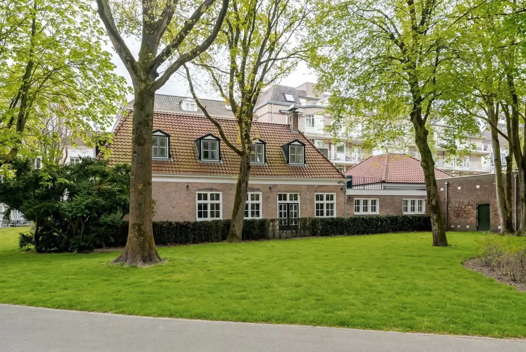 Aed - Renovated Villa with Private Terrace in Breda