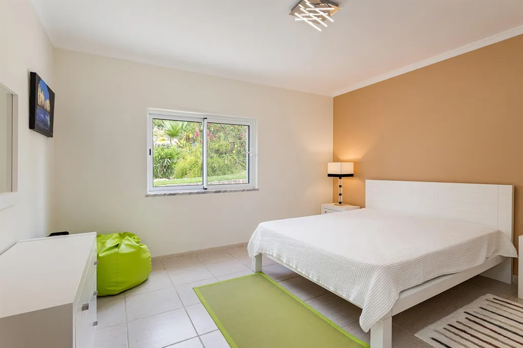 Bedrooms - Detached House with Pool in Loulé, Portugal