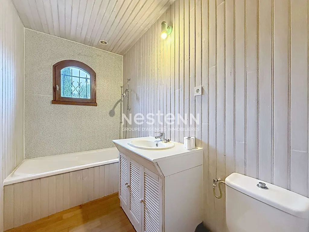 Salles de bain - Maison 6 Pièces avec Sous-Sol et Terrain Arboré à Lacroix-Falgarde