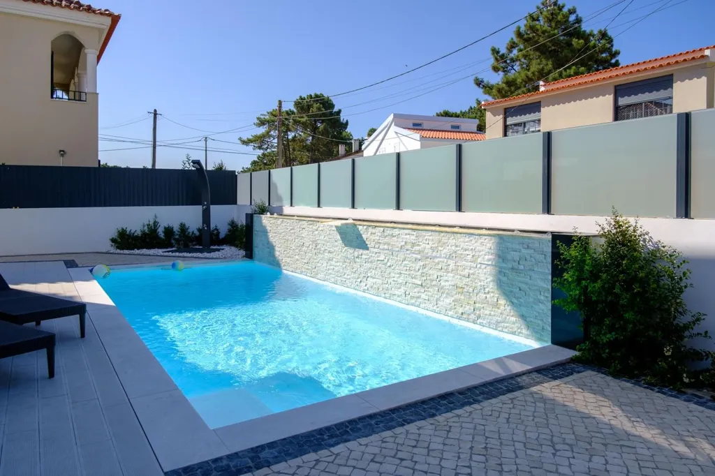 Piscine - Contemporary Villa with Pool in Aroeira, Almada