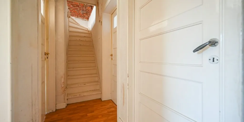 Stanze - Corner House to Renovate in Izegem