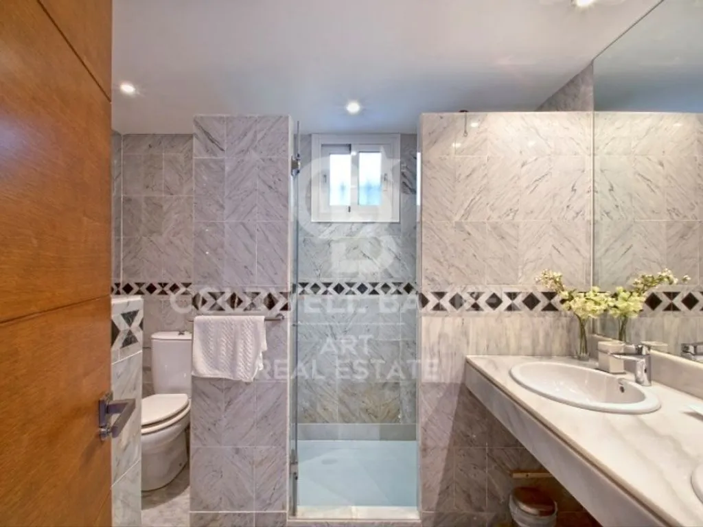 Salles de bain - Luxury Villa with Golf Course Views in Marbella