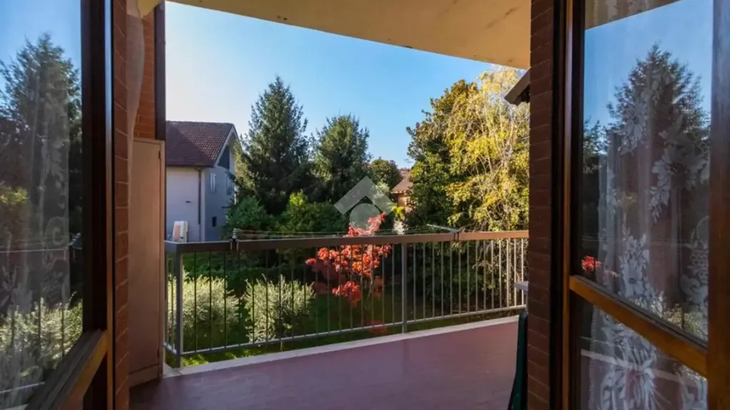 Balcone - Spacious Apartment with Balcony in Rosta