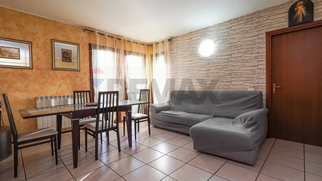 Salle à manger - Apartment with Balcony in Terno D'Isola