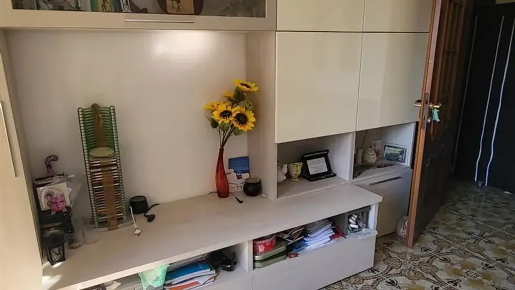Bureau - 3-Bedroom Apartment with Balcony in Milan