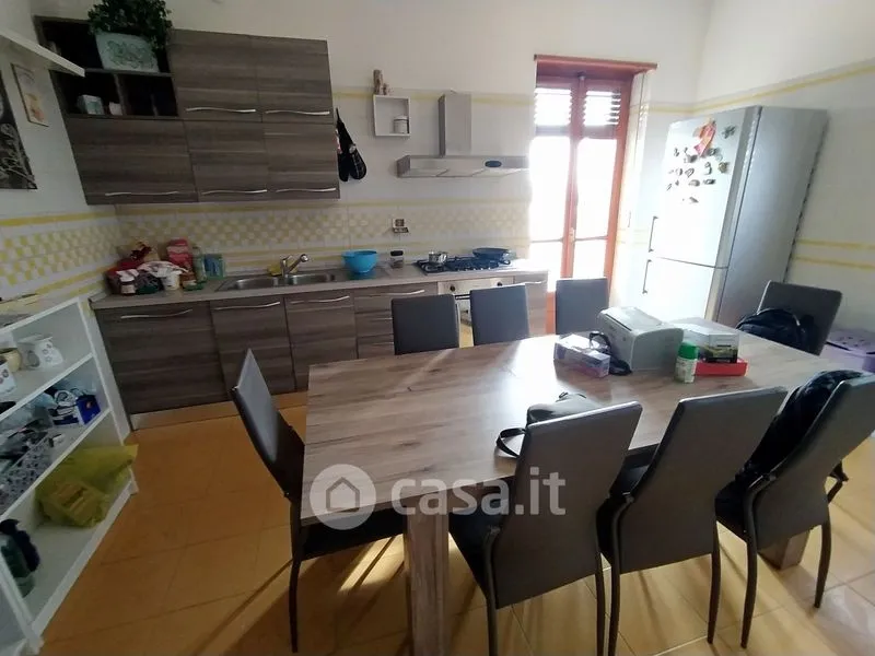Salle à manger - Four-Room Apartment with Garden in Mathi