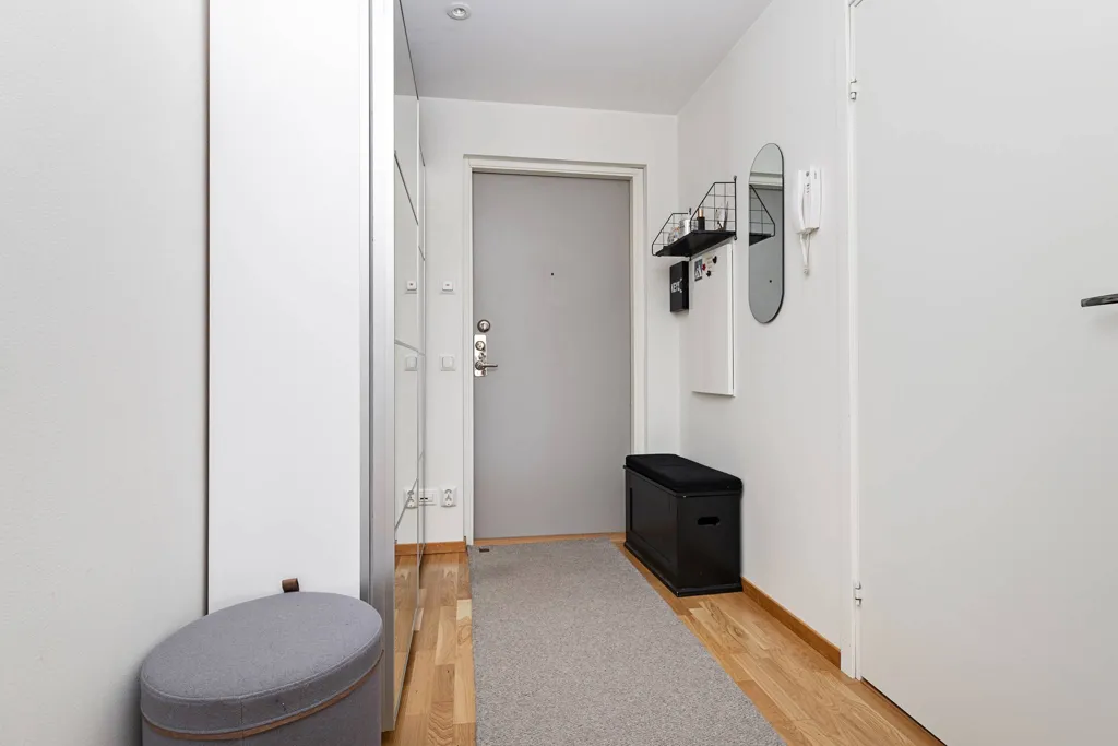 Esik - Apartment with South-Facing Balcony in Umeå