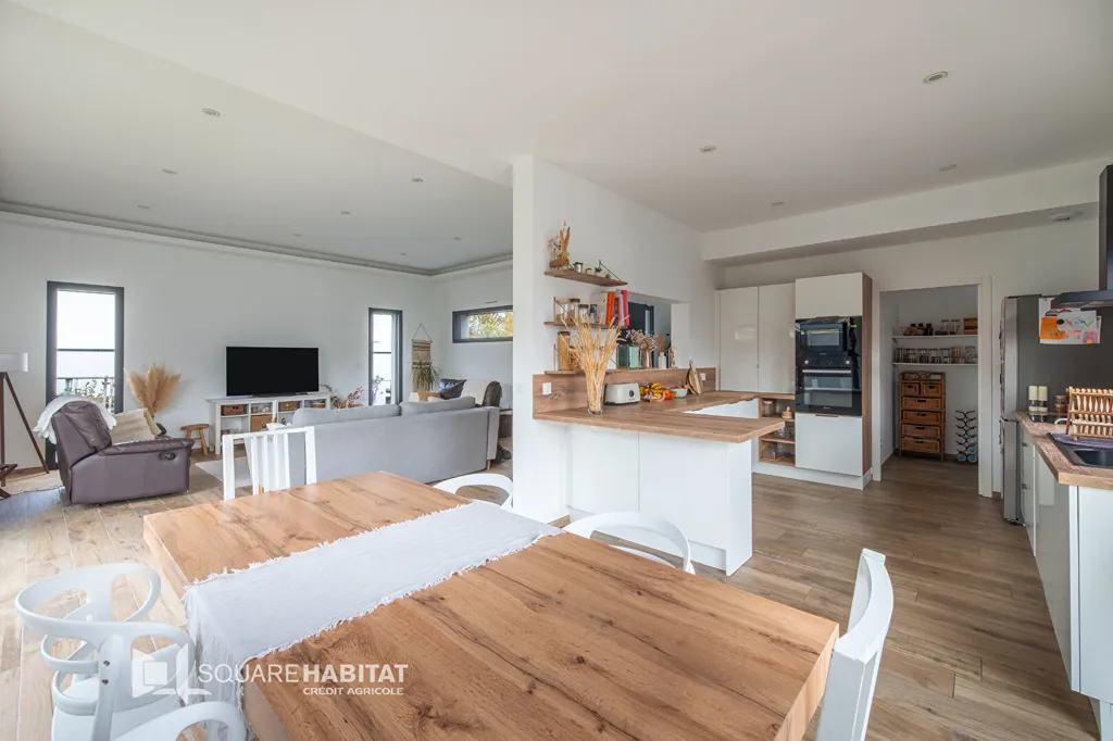 Salle à manger - Maison Contemporaine avec Piscine à Chateaubriant