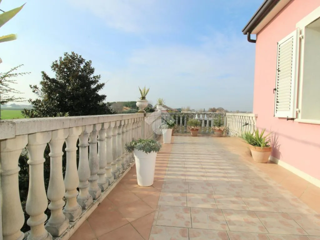 Terrace - Rustic Villa with Garden in Cesena