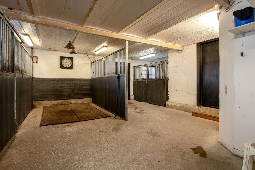 Garage - Well-Maintained Farmhouse with Stables in Västernorrland