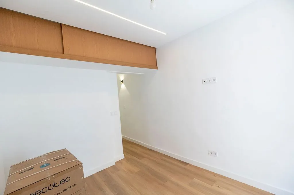 Toad - 2-Bedroom Flat with Balcony in Madrid