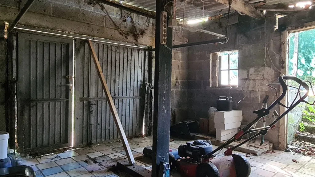 Toad - Renovation Project House with Solar Panels in Kortessem