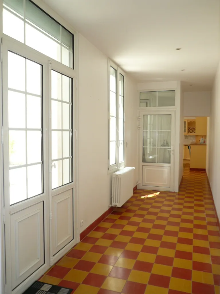 Entrée - Appartement de Caractère avec 2 Salles d'Eau à Cognac