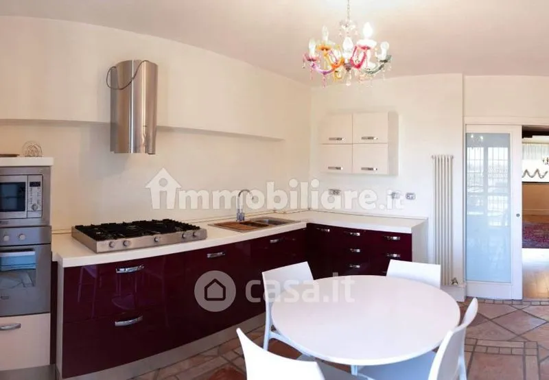 Köök - Villa with Pool and Private Park in Latina
