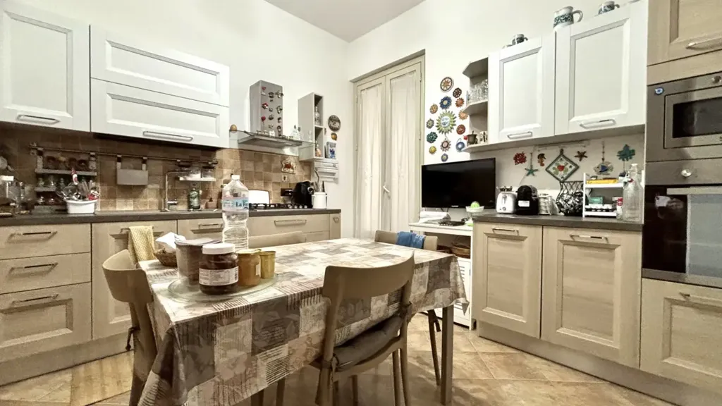 Cucina - 5-Bedroom Apartment with Balcony in Palermo