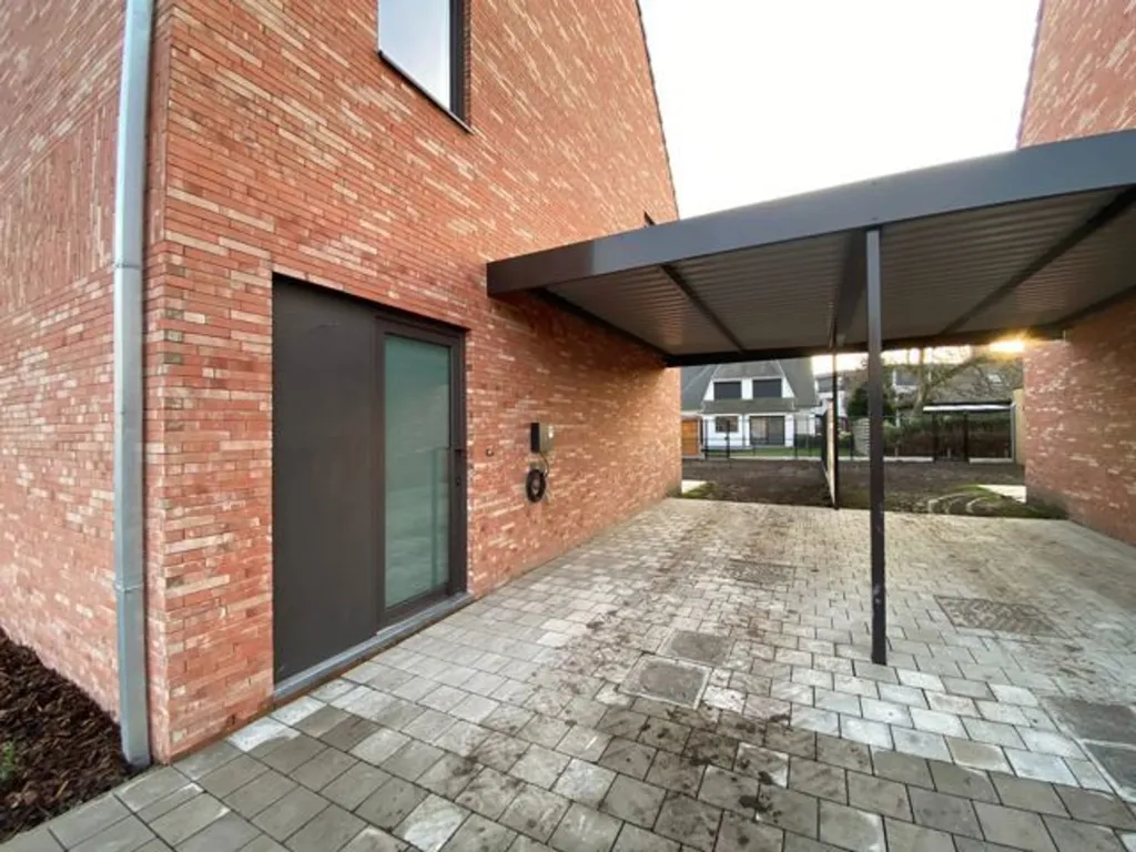 Garage - Nouvelle Maison Économe en Énergie avec Jardin à Merksplas